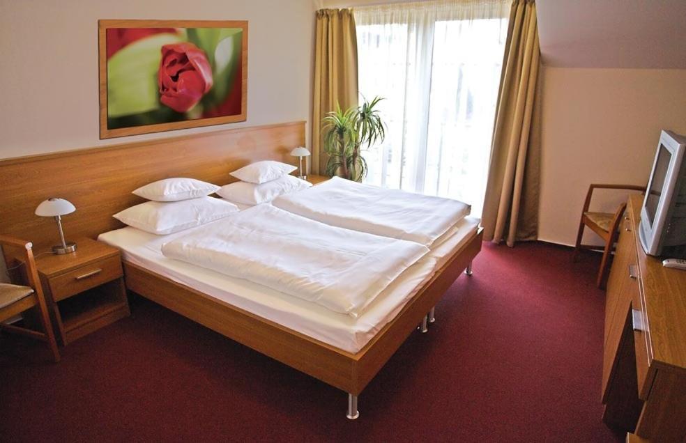 Hotel Promedicum Panzio Veszprém Zimmer foto