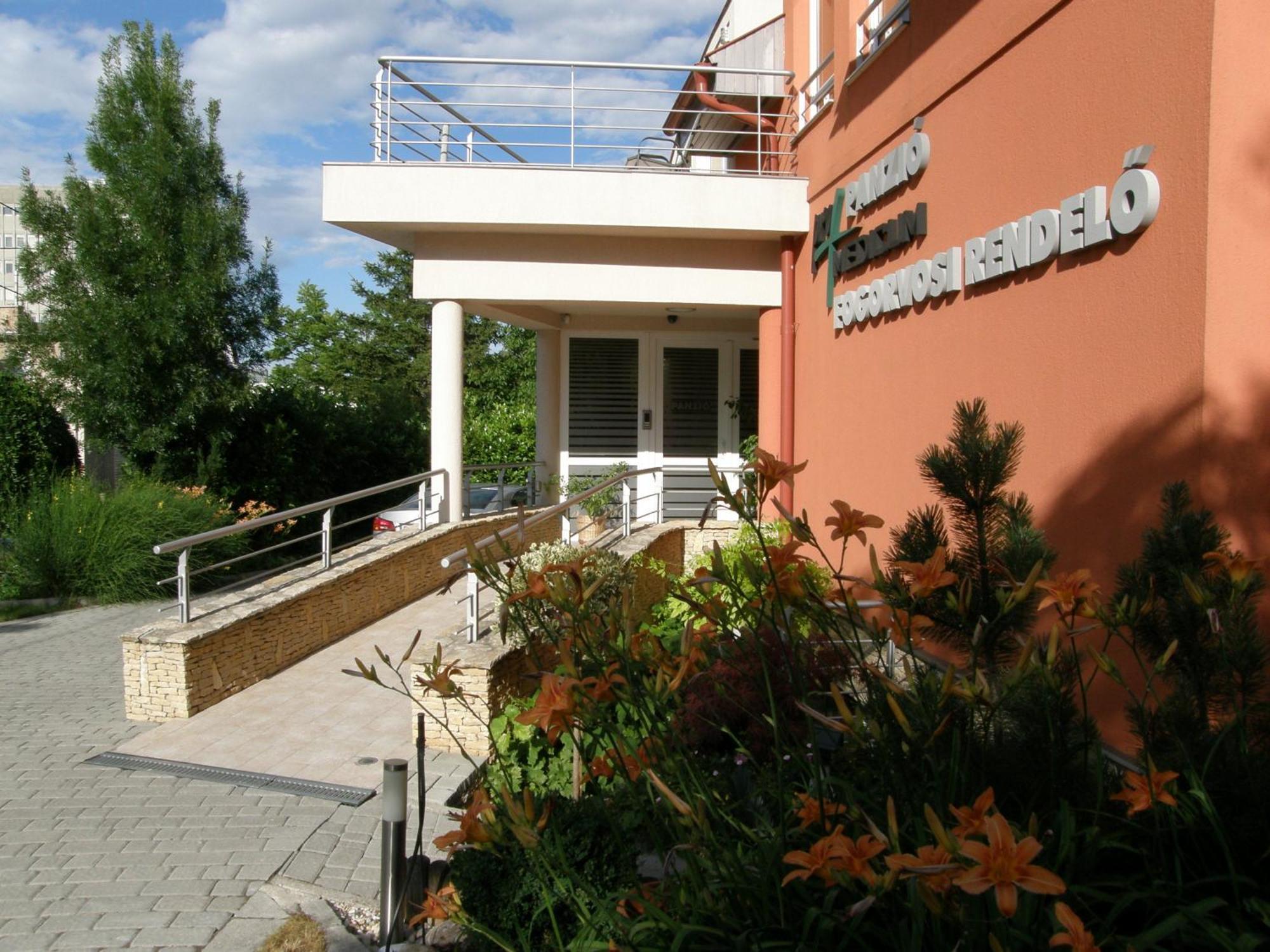 Hotel Promedicum Panzio Veszprém Exterior foto