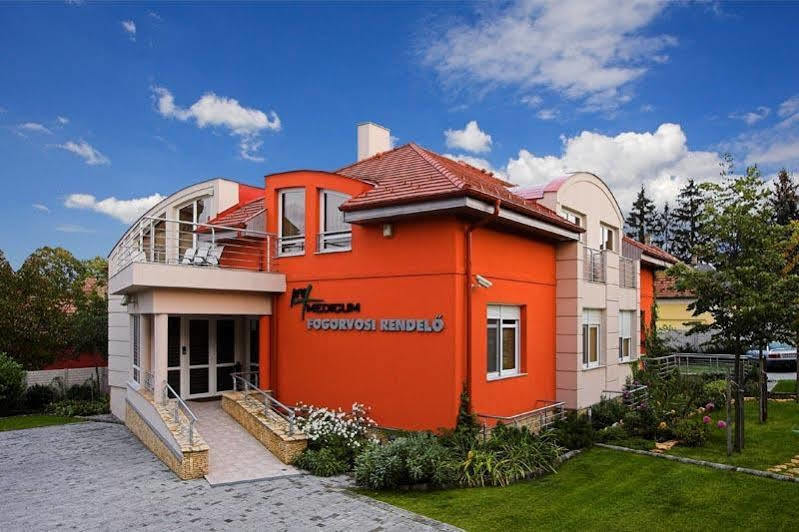 Hotel Promedicum Panzio Veszprém Exterior foto